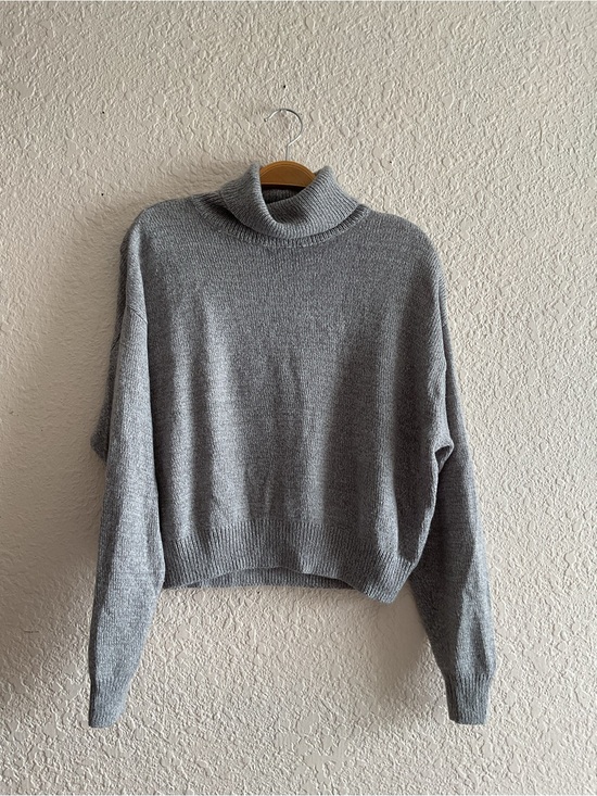 H&M Sweaters - H&M Light Gray Cropped Turtleneck Sweater